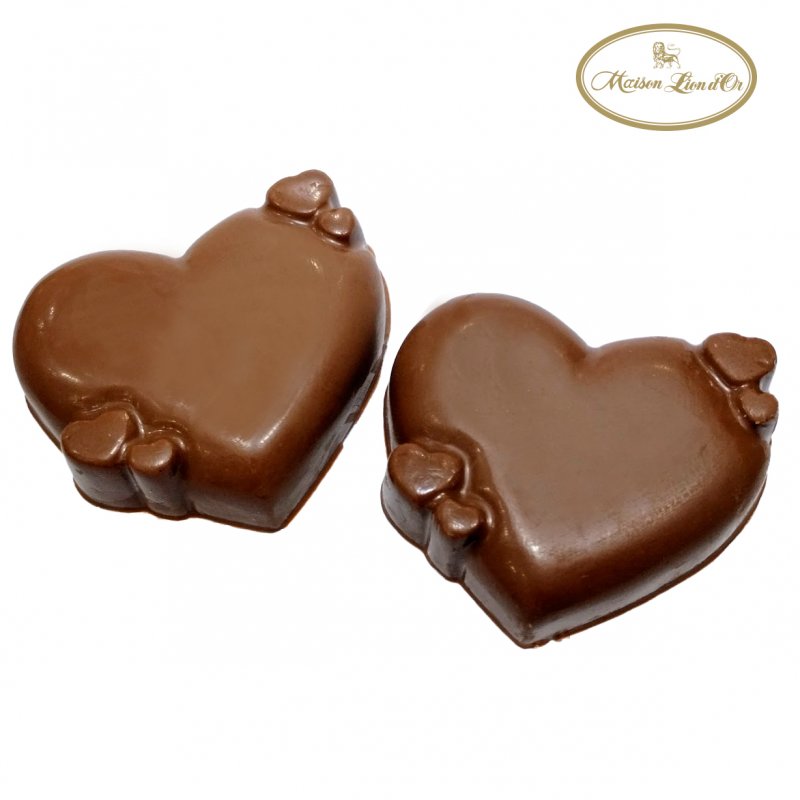 Corazones de chocolate con leche huecos